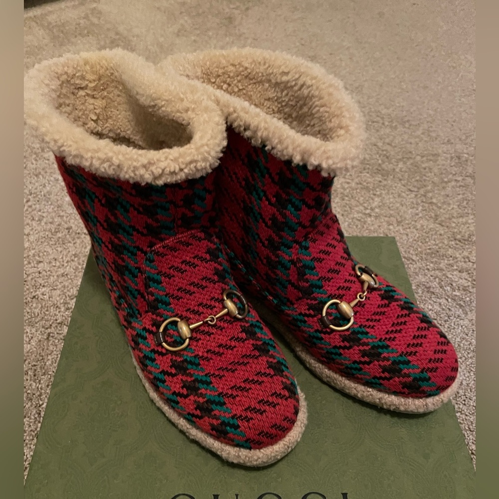 Gucci Red and Green ankle boots with original box and dust bags. Authentic 💯
